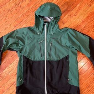 Patagonia Men's Forest Green and Black Shell Jacket